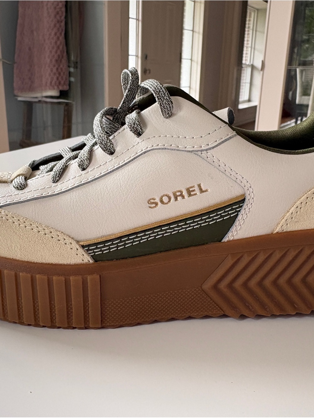 Sorel Ona Ave T-Toe Sneaker Women’s size 7